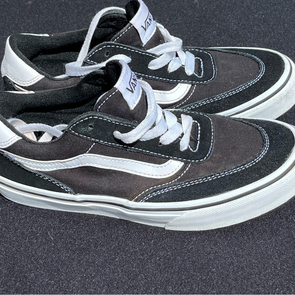 Vans Kids youth Black & White Old Skool Skate Shoes good condition size 4 - Picture 2 of 10